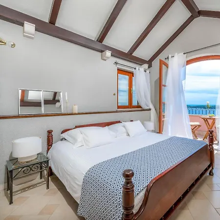 Hvar Sleeps 14 Pool Air Con Wifi