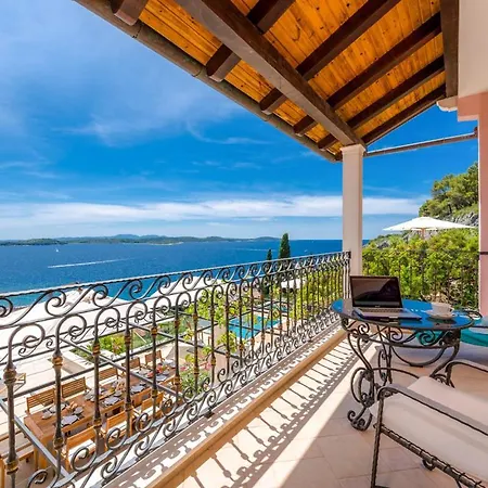 Hvar Sleeps 14 Pool Air Con Wifi *