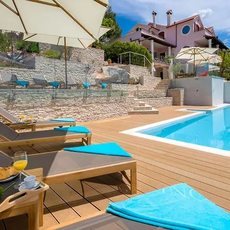 Hvar Sleeps 14 Pool Air Con Wifi Villa